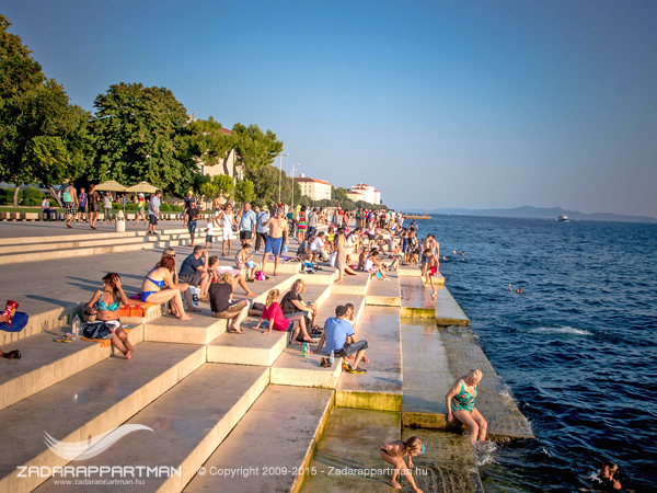 zadar zenélő tengerpart